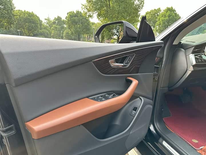 Фото 5 - Audi Q8