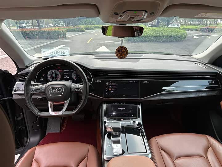 Фото 6 - Audi Q8