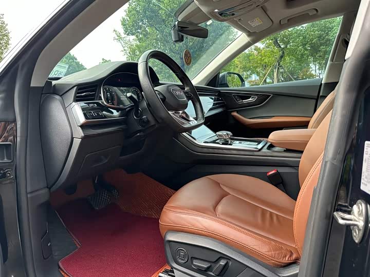 Фото 7 - Audi Q8