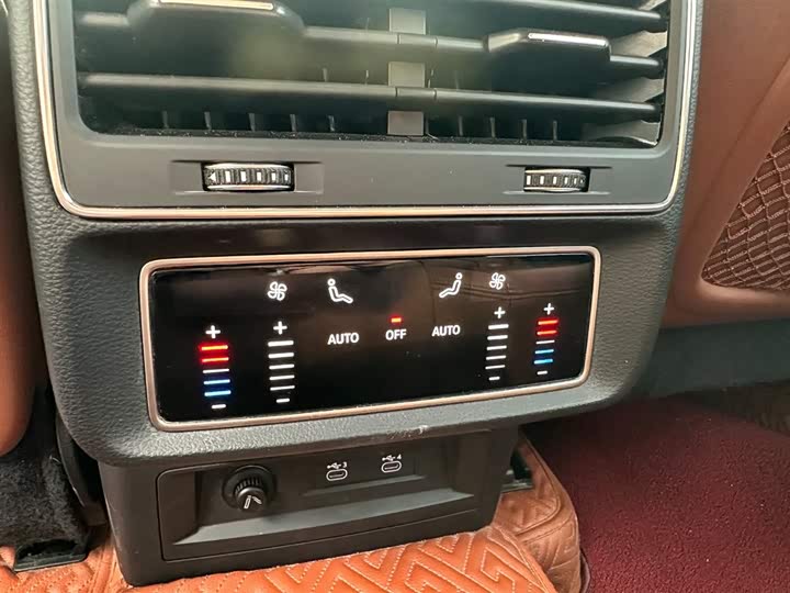 Фото 9 - Audi Q8