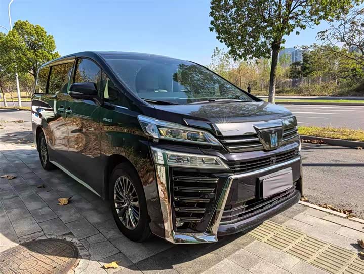 Фото 2 - Toyota Vellfire