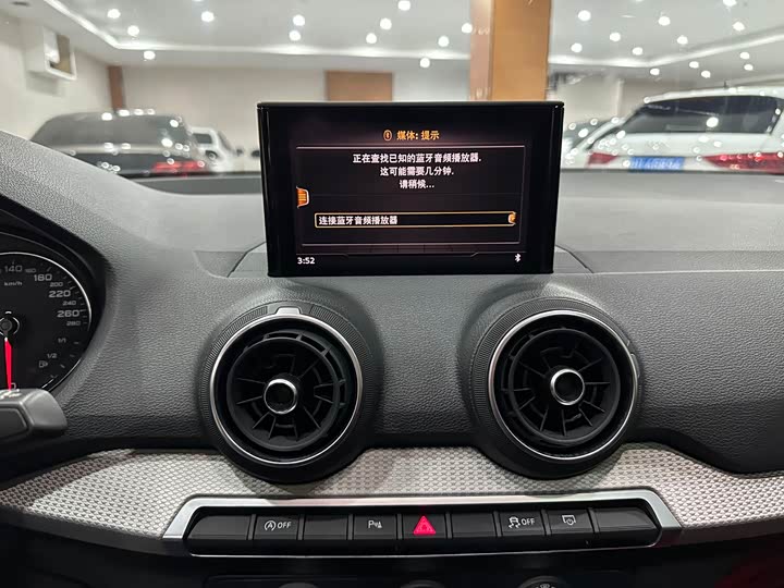 Фото 13 - Audi Q2L