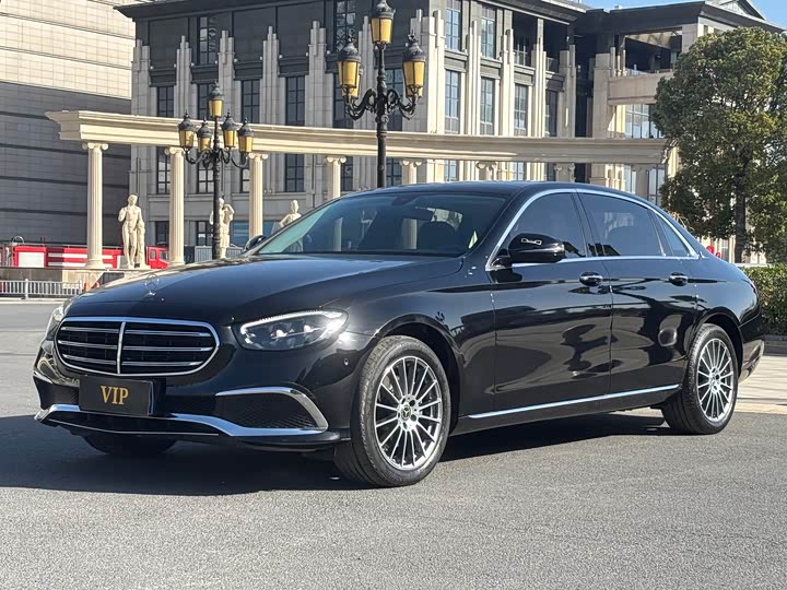 Фото 1 - Mercedes-Benz E-Class