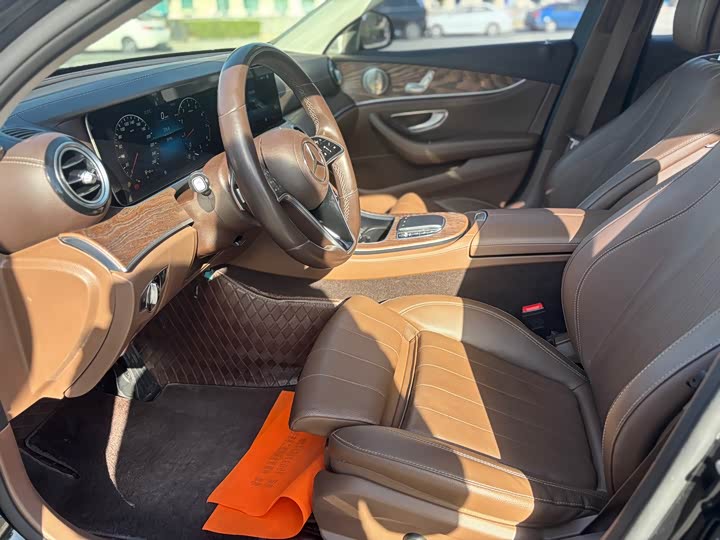 Фото 10 - Mercedes-Benz E-Class