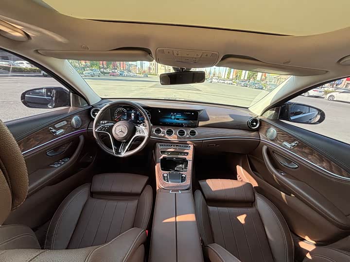 Фото 12 - Mercedes-Benz E-Class