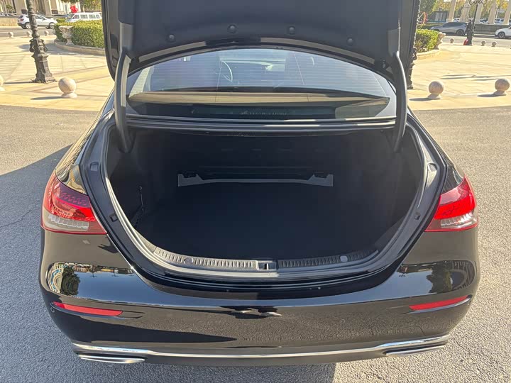 Фото 18 - Mercedes-Benz E-Class