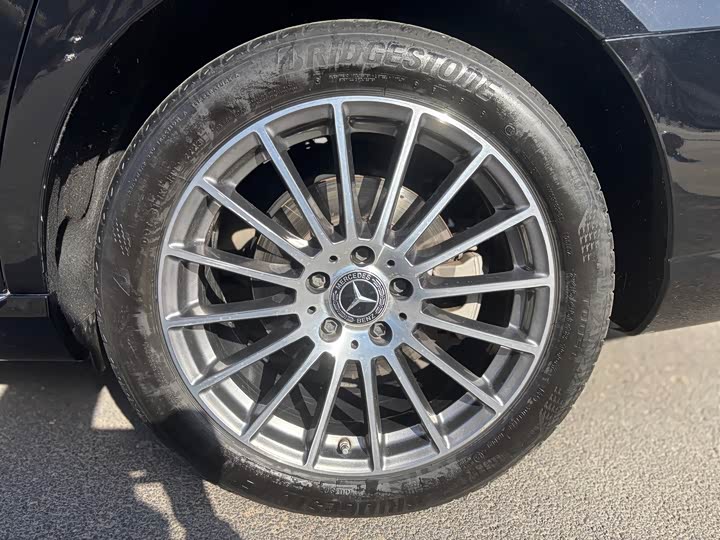 Фото 4 - Mercedes-Benz E-Class