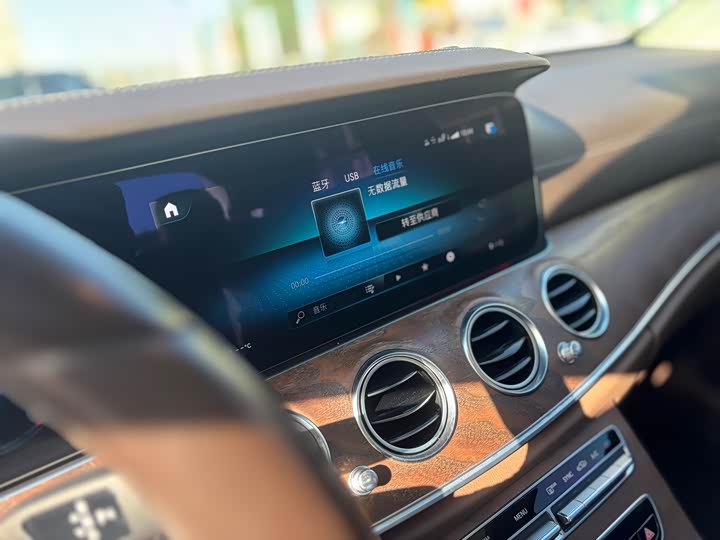 Фото 8 - Mercedes-Benz E-Class