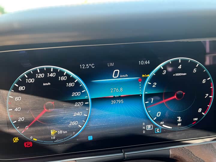 Фото 9 - Mercedes-Benz E-Class