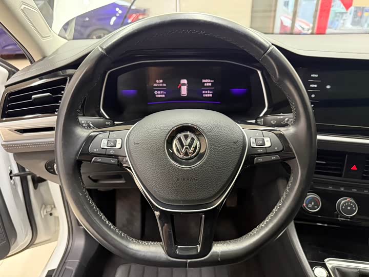 Фото 11 - Volkswagen Sagitar L