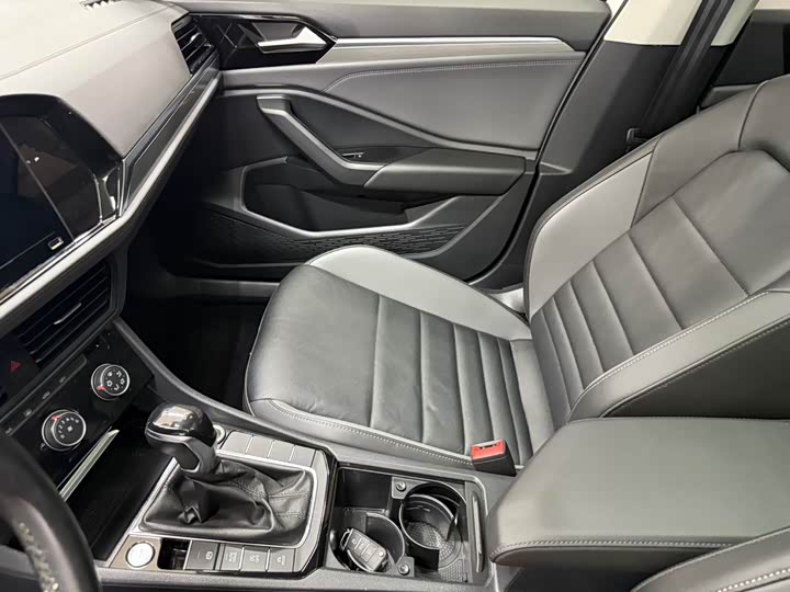 Фото 13 - Volkswagen Sagitar L