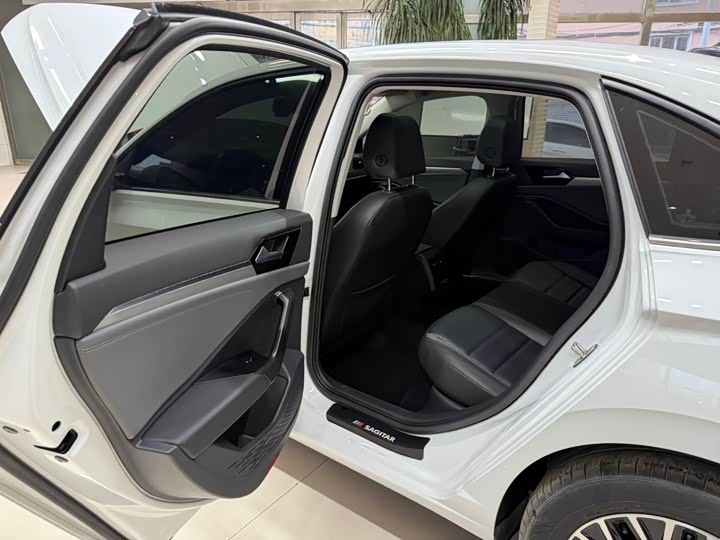 Фото 17 - Volkswagen Sagitar L