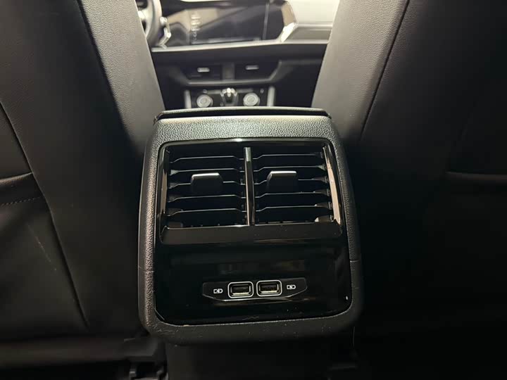 Фото 19 - Volkswagen Sagitar L