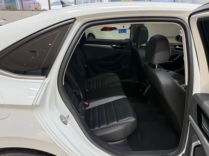 Фото 22 - Volkswagen Sagitar L
