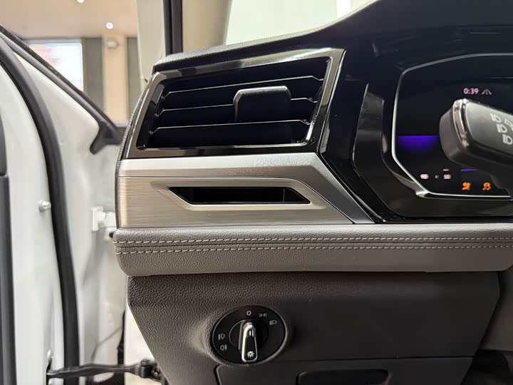 Фото 9 - Volkswagen Sagitar L