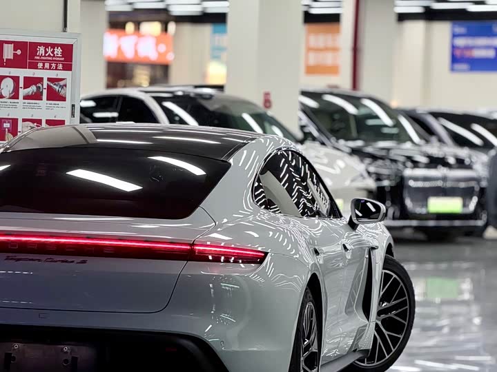 Фото 2 - Porsche Taycan