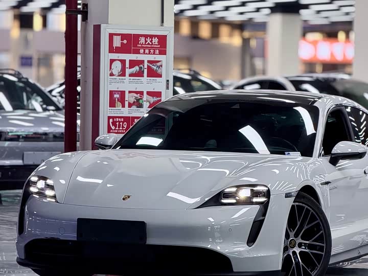 Фото 3 - Porsche Taycan