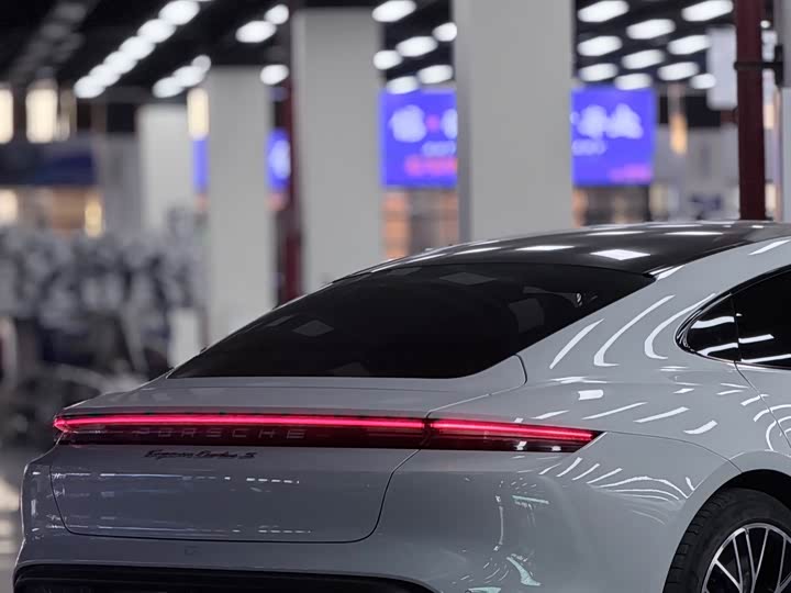 Фото 4 - Porsche Taycan