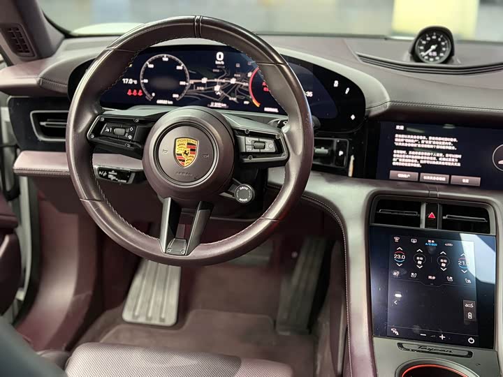 Фото 7 - Porsche Taycan