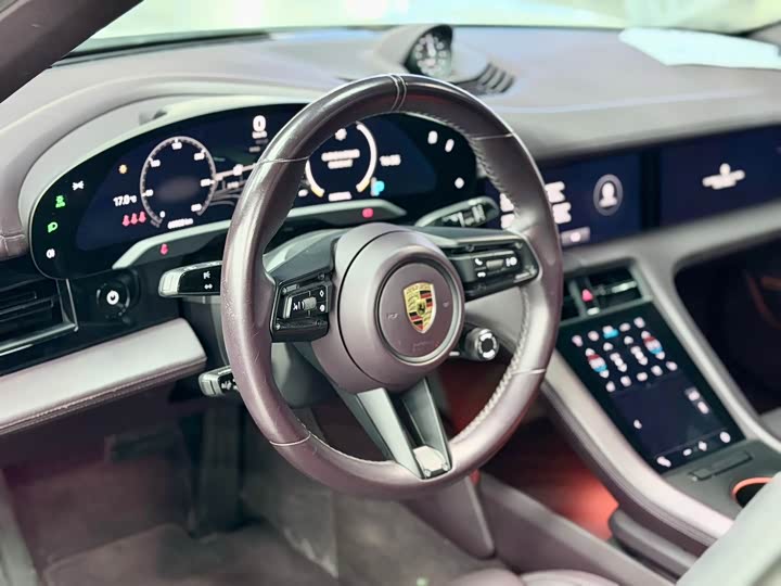 Фото 8 - Porsche Taycan