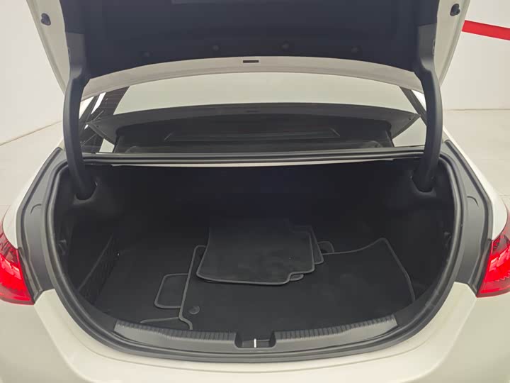 Фото 13 - Mercedes-Benz C-Class