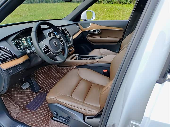 Фото 6 - Volvo XC90