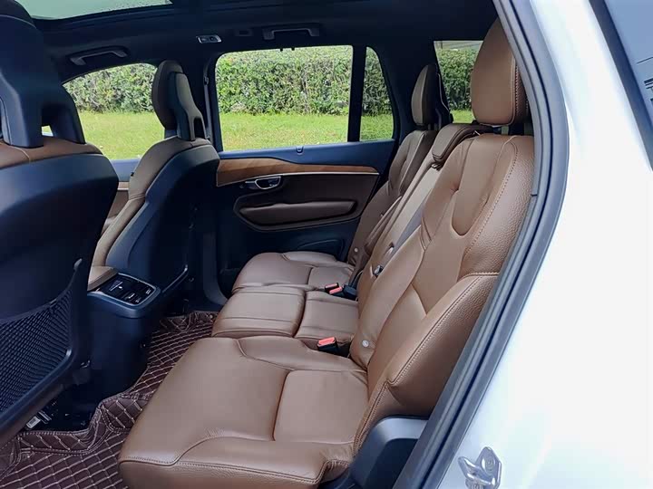 Фото 7 - Volvo XC90