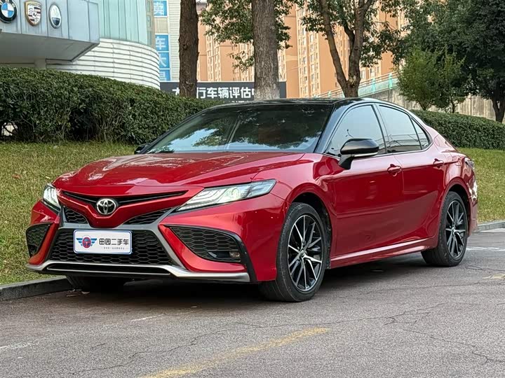 Фото 1 - Toyota Camry