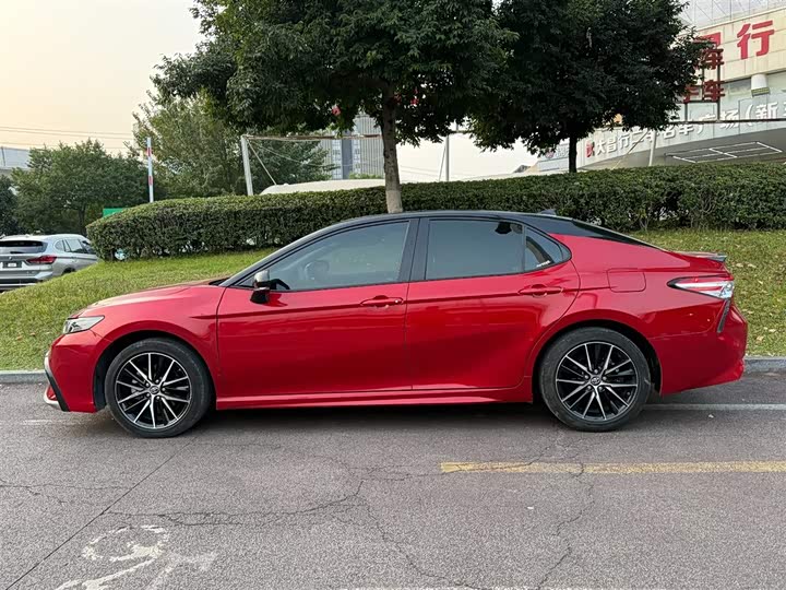 Фото 3 - Toyota Camry