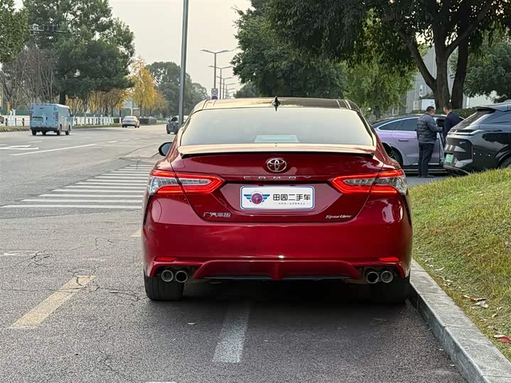 Фото 5 - Toyota Camry