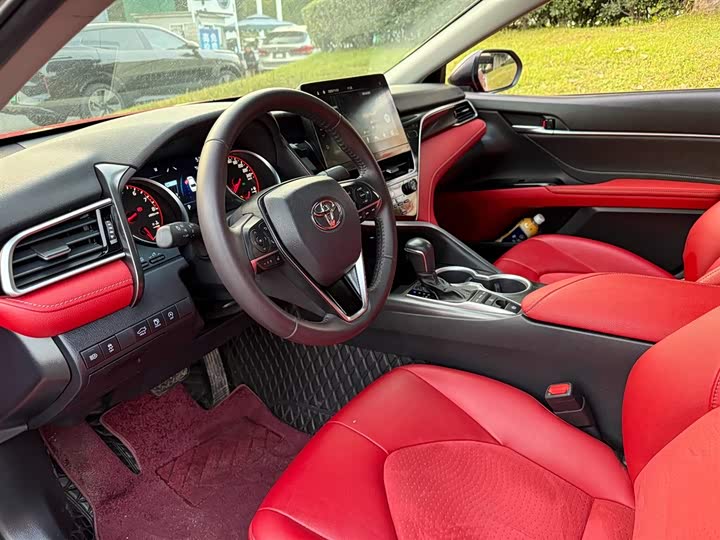 Фото 7 - Toyota Camry