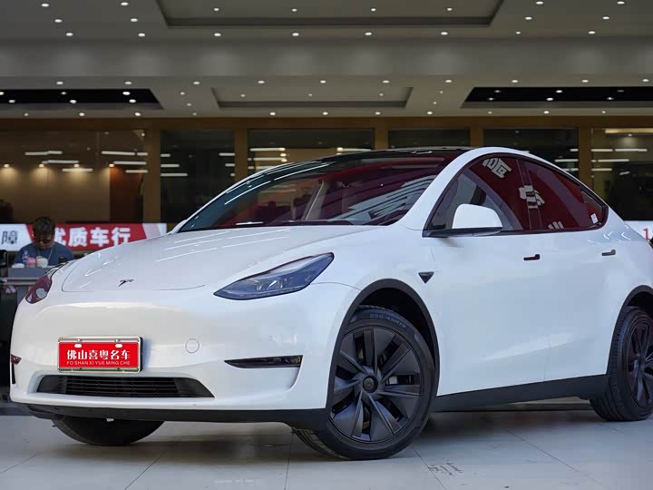 Фото 1 - Tesla Model Y