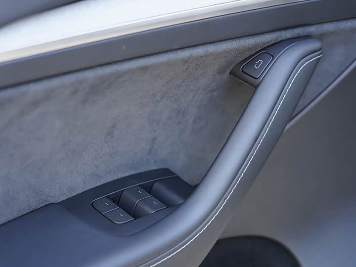 Фото 10 - Tesla Model Y