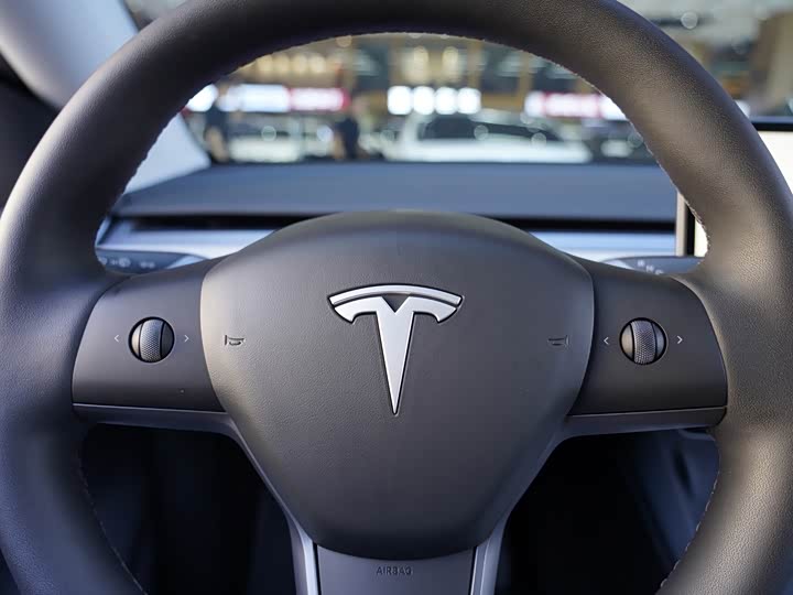 Фото 11 - Tesla Model Y