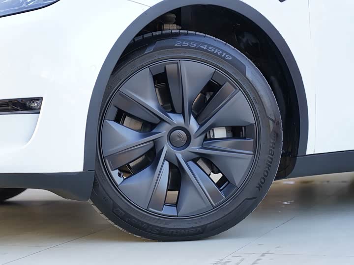 Фото 14 - Tesla Model Y