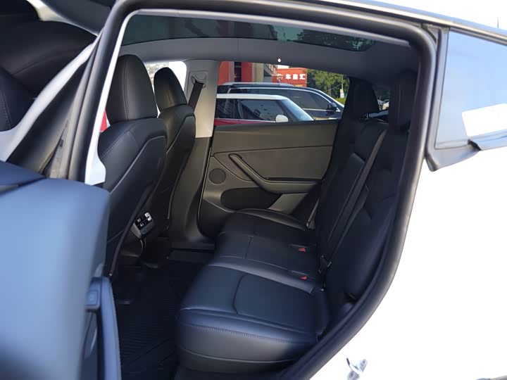 Фото 6 - Tesla Model Y