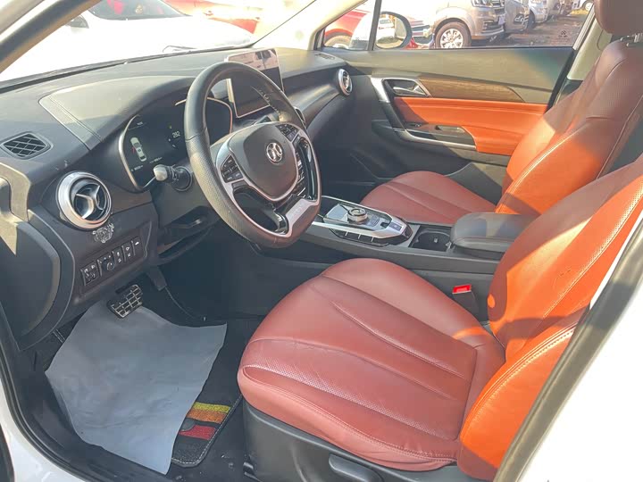 Фото 4 - Beijing EU5