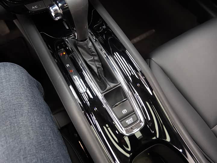 Фото 16 - Honda Vezel