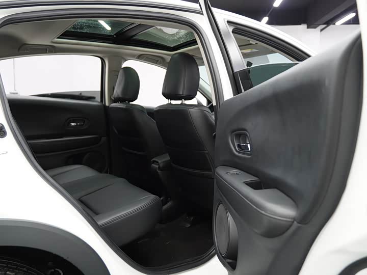 Фото 21 - Honda Vezel