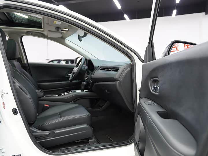 Фото 22 - Honda Vezel