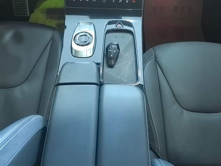 Фото 14 - BAIC Arcfox Alpha T