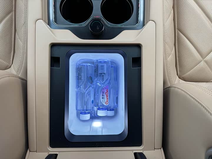 Фото 18 - BYD FangChengBao Leopard 8