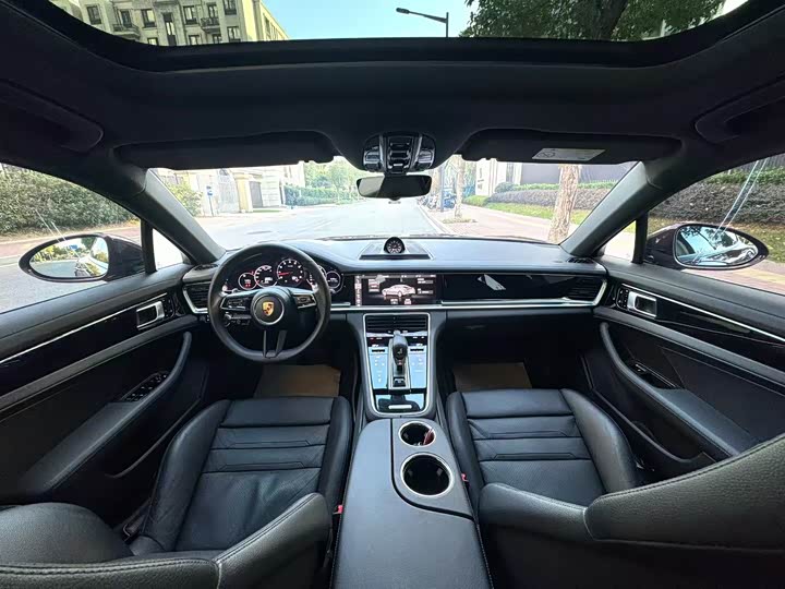 Фото 10 - Porsche Panamera