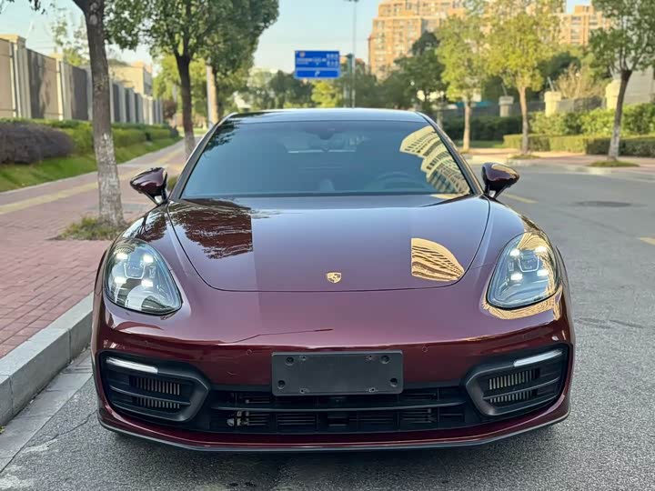 Фото 2 - Porsche Panamera