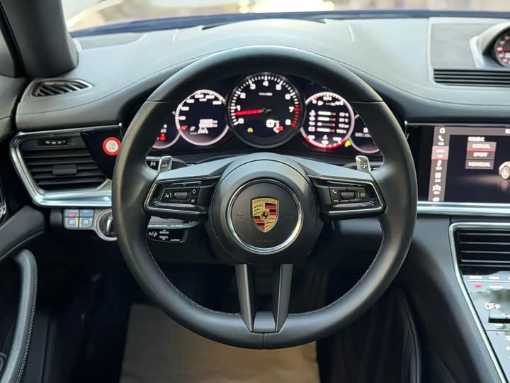 Фото 3 - Porsche Panamera