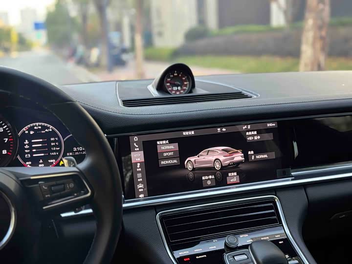 Фото 4 - Porsche Panamera