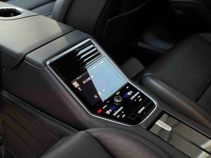 Фото 8 - Porsche Panamera