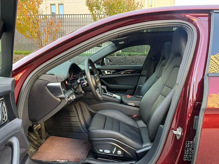 Фото 9 - Porsche Panamera