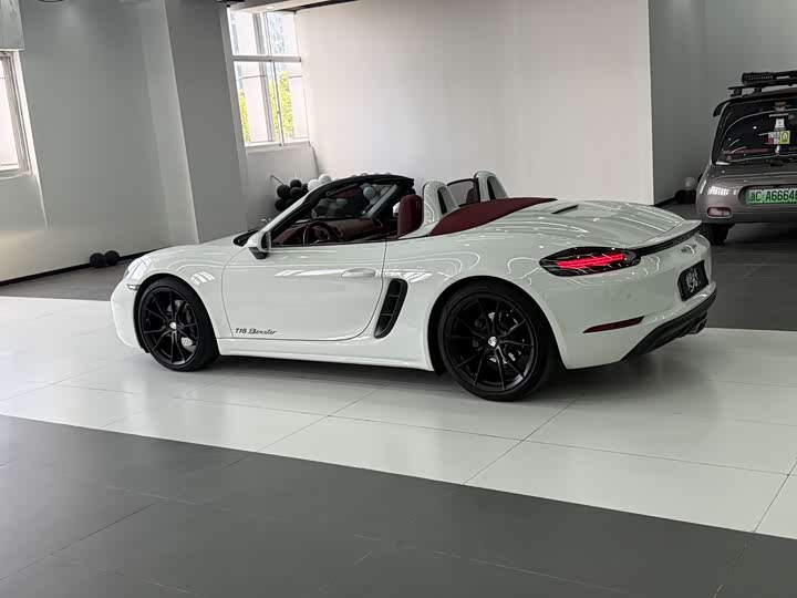 Фото 4 - Porsche 718