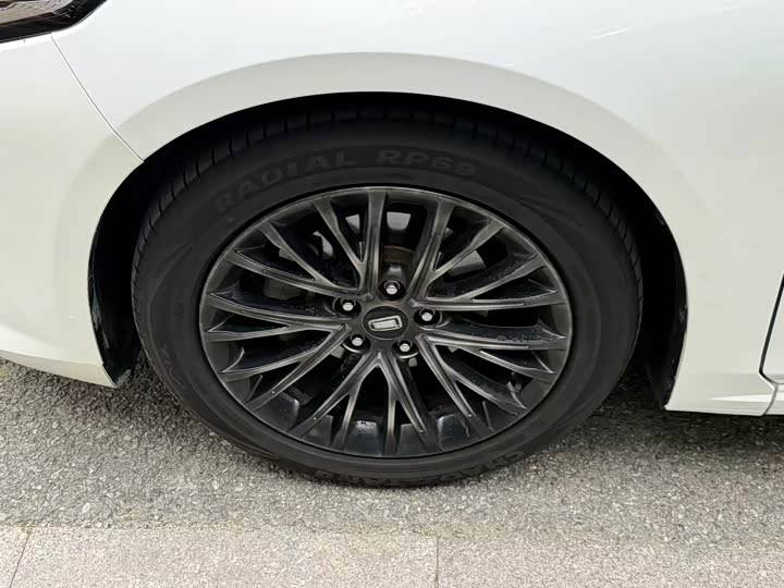 Фото 10 - Bestune B70